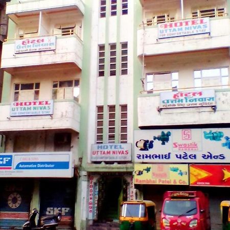 Hotel Uttam Nivas Ahmedabad Luaran gambar
