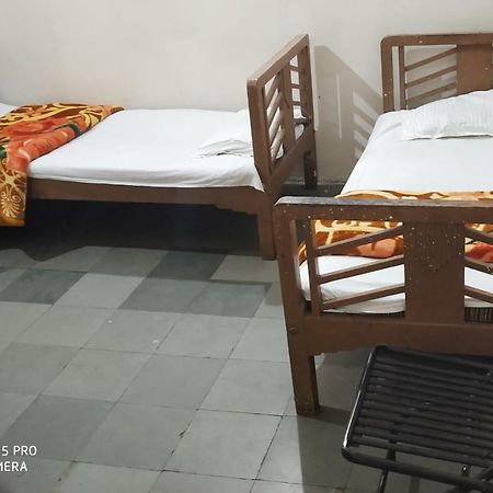 Hotel Uttam Nivas Ahmedabad Luaran gambar