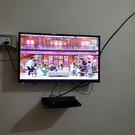 Hotel Uttam Nivas Ahmedabad Luaran gambar