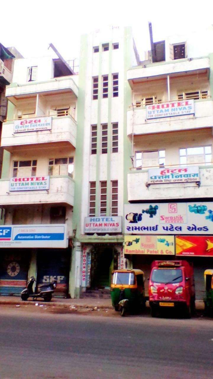 Hotel Uttam Nivas Ahmedabad Luaran gambar