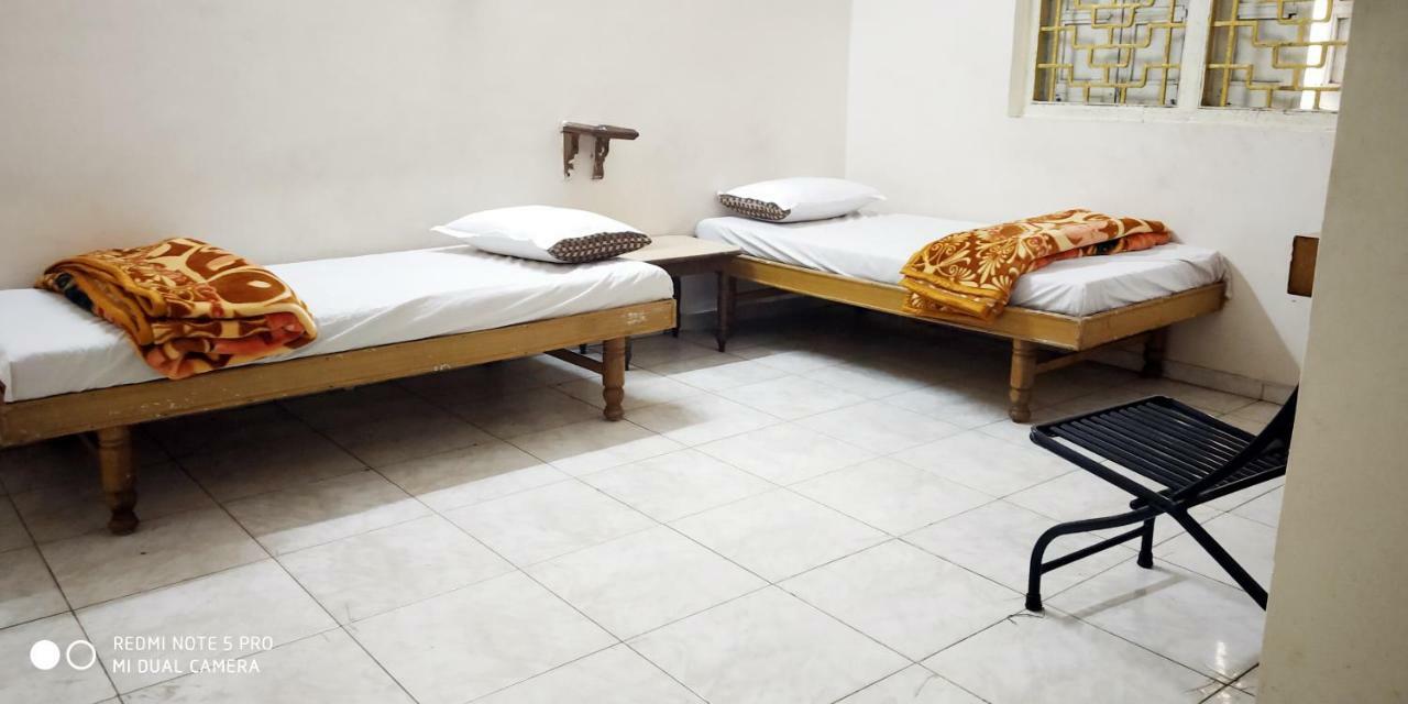 Hotel Uttam Nivas Ahmedabad Luaran gambar