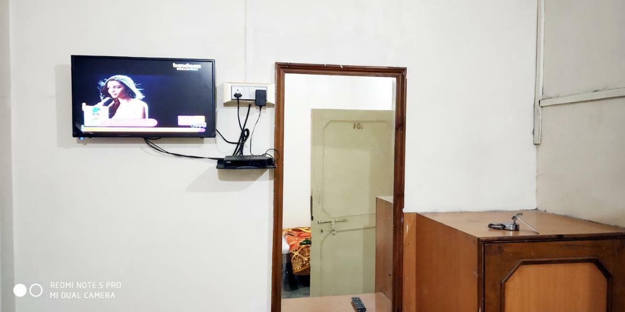 Hotel Uttam Nivas Ahmedabad Luaran gambar